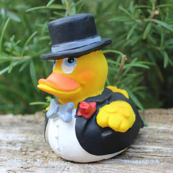 Duckshop Doctor Duck – Quietscheente Mit Latz & Spritze – Lustige Badeente Aus Latex, 7,5 Cm – Ideal Als Geschenk, Für Partys, Baby-Shower Oder Als Sammlerstück – Inkl. Leisem Quietschton Sammlerbadeente Duckshop